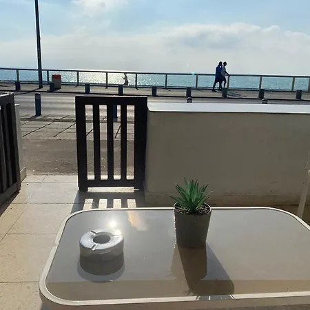 Apartman Mackenzie By The Sea One Bed Ground Floor *