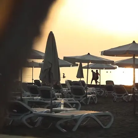 Apartment Mackenzie By The Sea Larnaca
