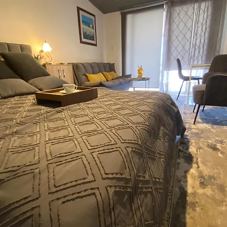 Apartment Mackenzie By The Sea *