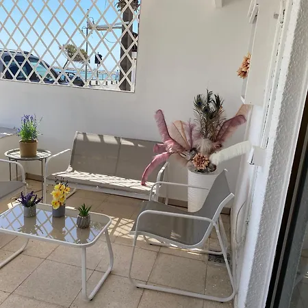 Mackenzie By The Sea Apartment