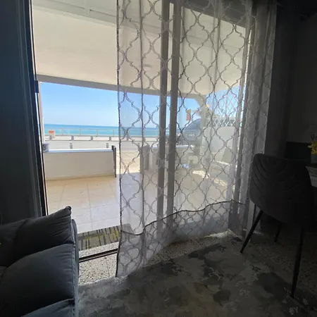 Apartment Mackenzie By The Sea Larnaca