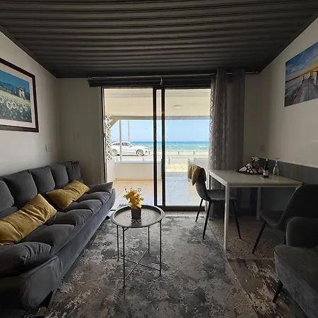 Apartment Mackenzie By The Sea *