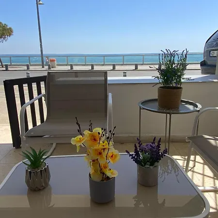 Apartment Mackenzie By The Sea *