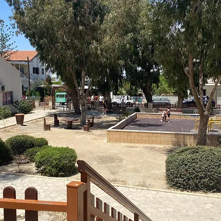 Mackenzie By The Sea Ground Floor Apartment Larnaca