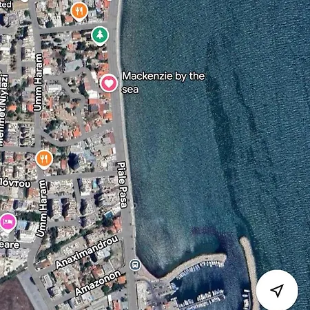 Апартаменты Mackenzie By The Sea *