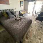 Mackenzie By The Sea One Bed Ground Floor 아파트 *